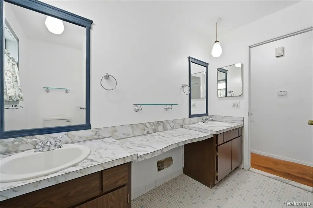 2938 Fox Hill Drive Sterling Heights City MI 48310