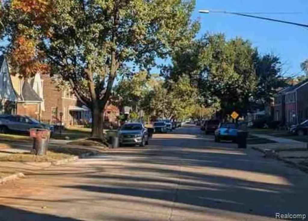 16551 Pinehurst Street Detroit City MI 48221