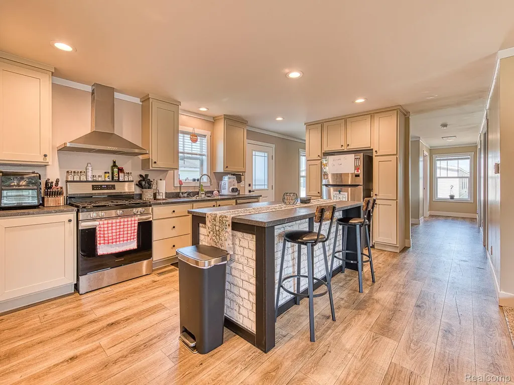 501 Washington Sumpter Township MI 48111