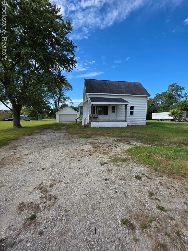 13021 N Saginaw Road Vienna Charter Township MI 48420
