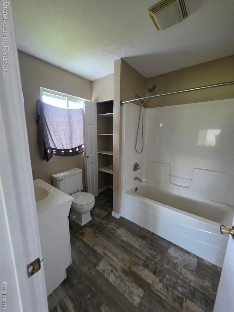 13021 N Saginaw Road Vienna Charter Township MI 48420