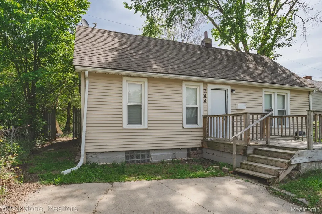 744 Saint Clair Street Pontiac City MI 48340