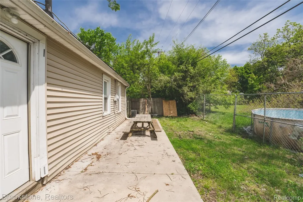 744 Saint Clair Street Pontiac City MI 48340