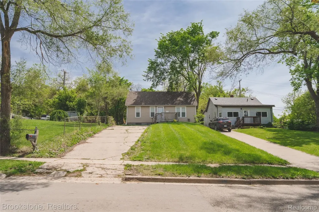 744 Saint Clair Street Pontiac City MI 48340
