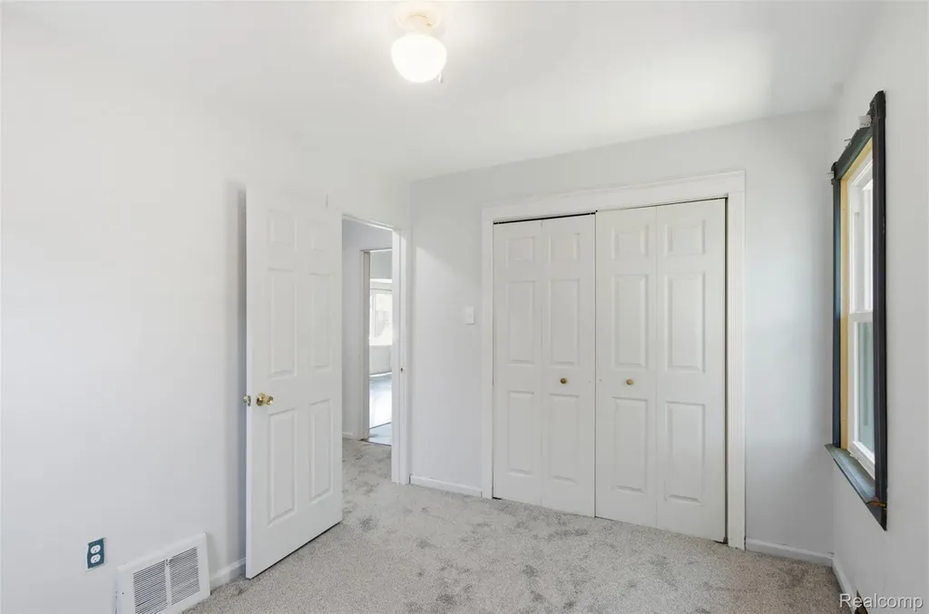 28640 Oakwood Street Inkster City MI 48141