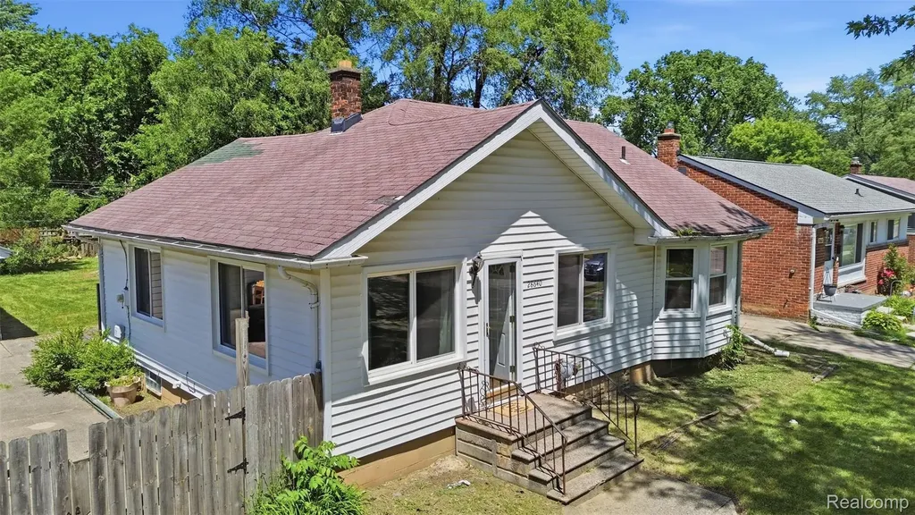 28640 Oakwood Street Inkster City MI 48141