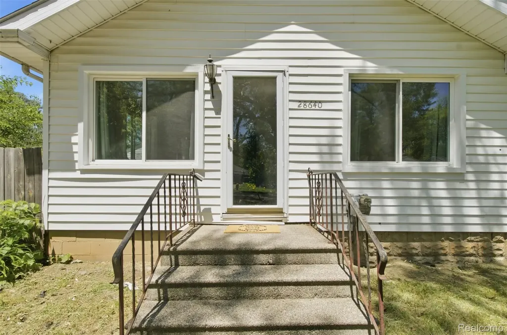 28640 Oakwood Street Inkster City MI 48141