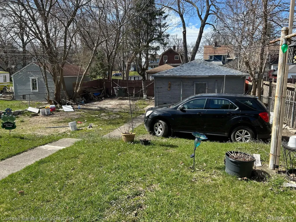 669 N Perry Street Pontiac City MI 48342