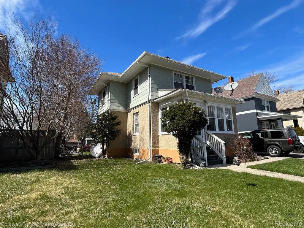 669 N Perry Street Pontiac City MI 48342