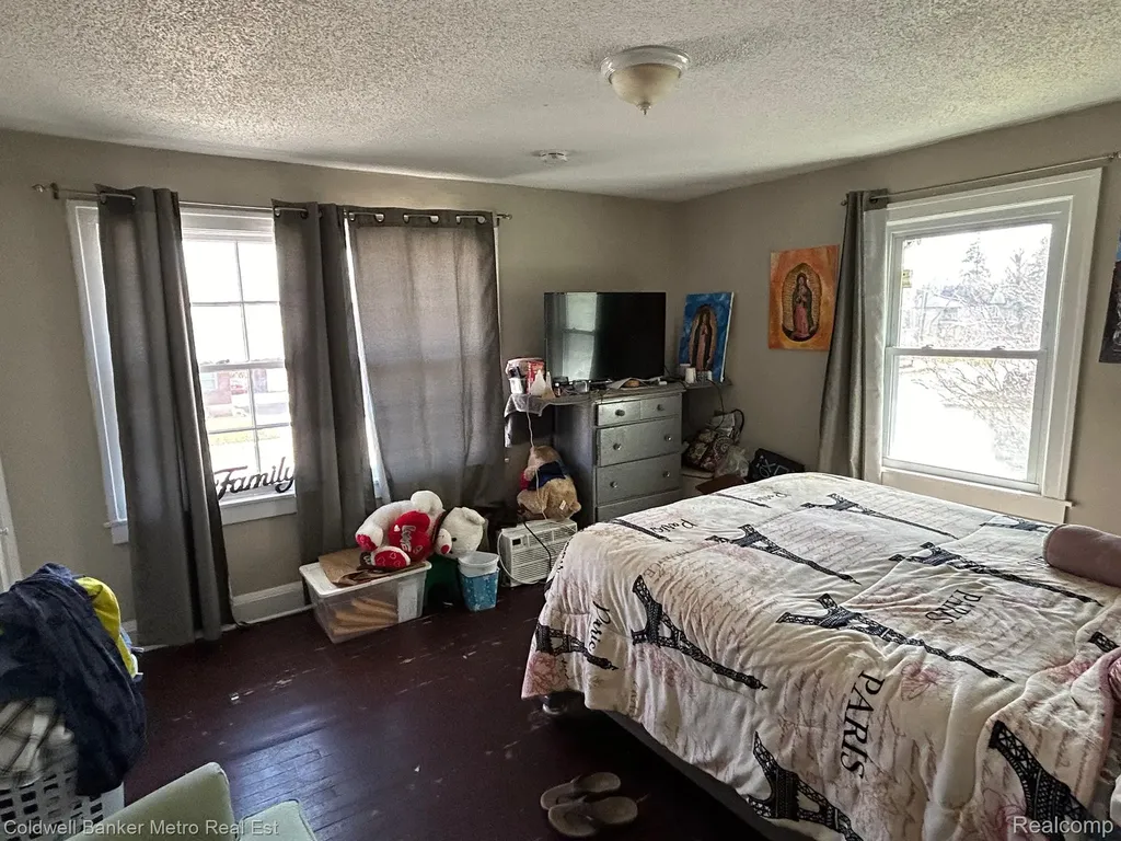 669 N Perry Street Pontiac City MI 48342