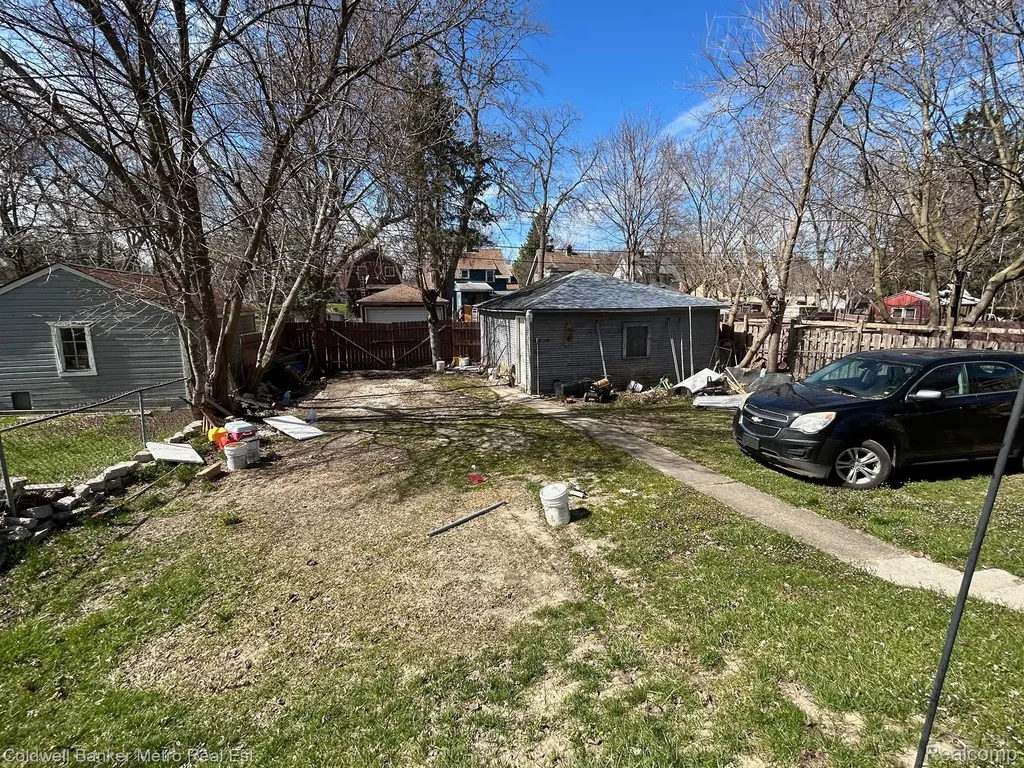 669 N Perry Street Pontiac City MI 48342