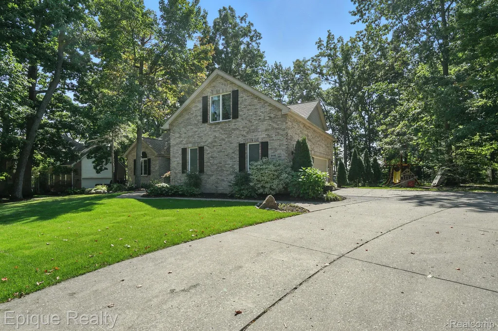 9446 Fair Oaks Drive Goodrich Village MI 48438