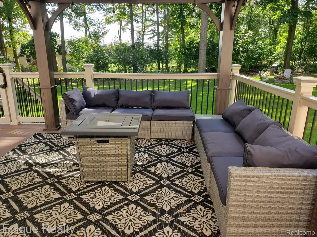 9446 Fair Oaks Drive Goodrich Village MI 48438