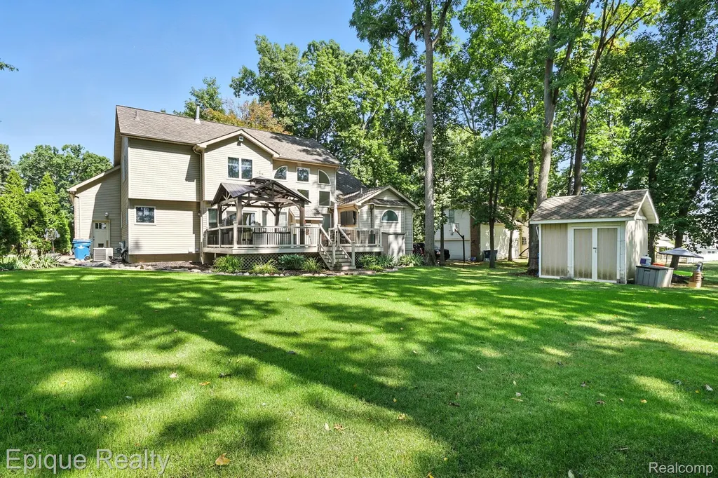 9446 Fair Oaks Drive Goodrich Village MI 48438