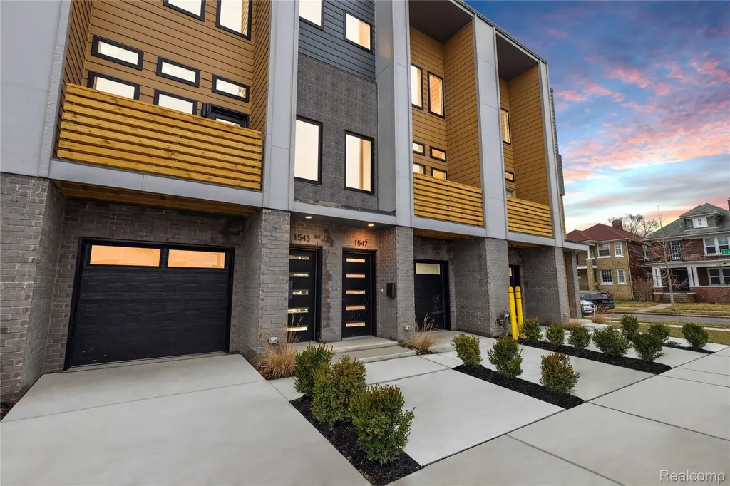 1713 Pallister Street Detroit City MI 48206