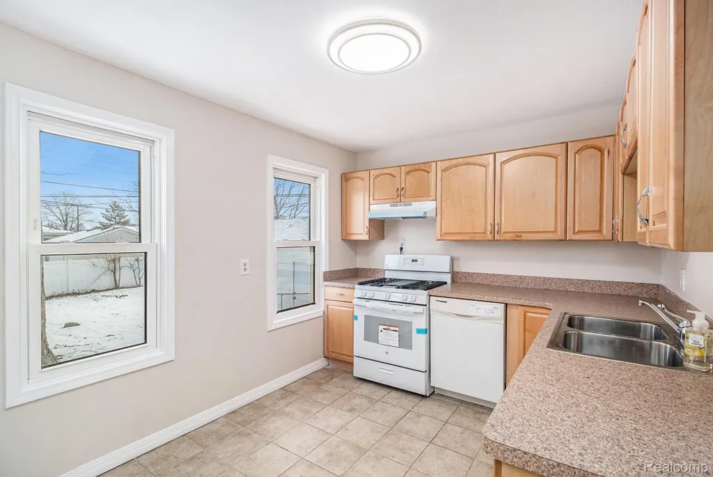 14231 Fordline Street Southgate City MI 48195