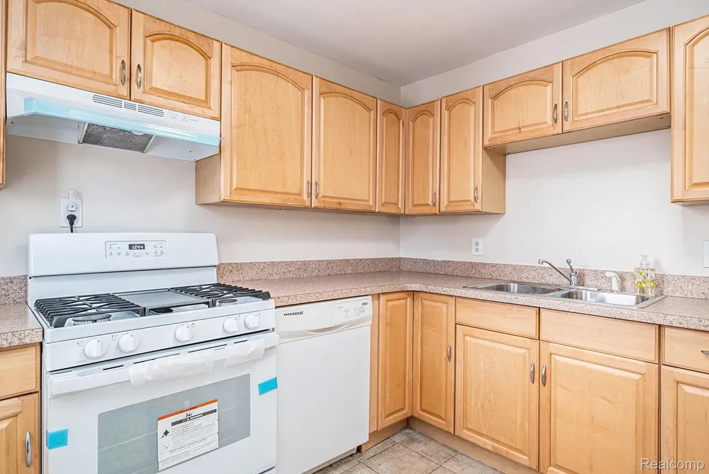 14231 Fordline Street Southgate City MI 48195