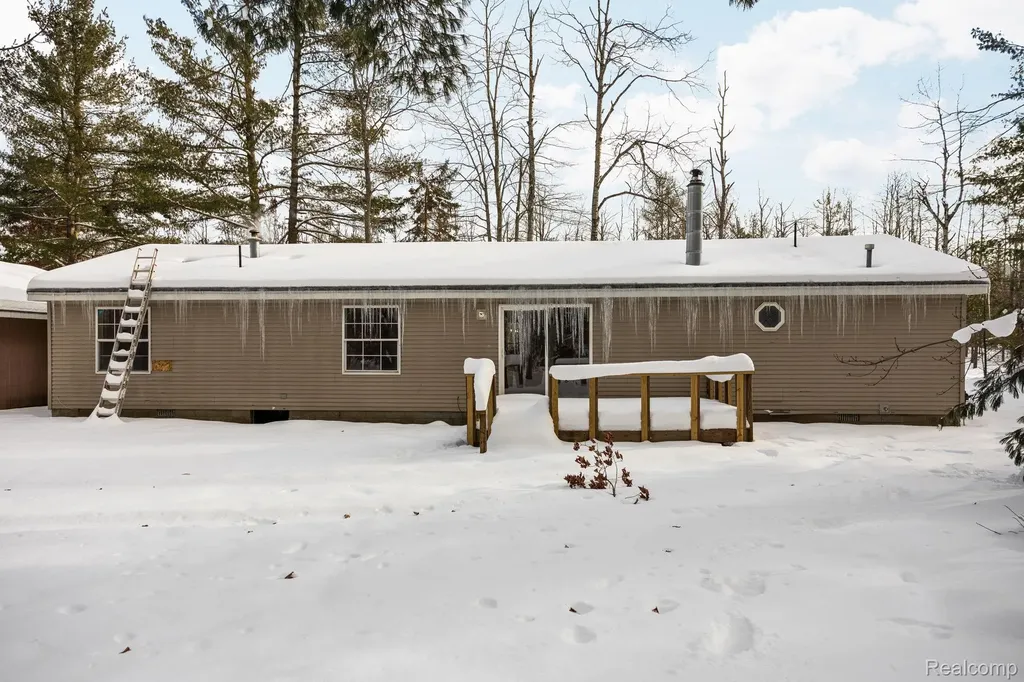 2836 Lone Pine Road Hayes Township MI 49735