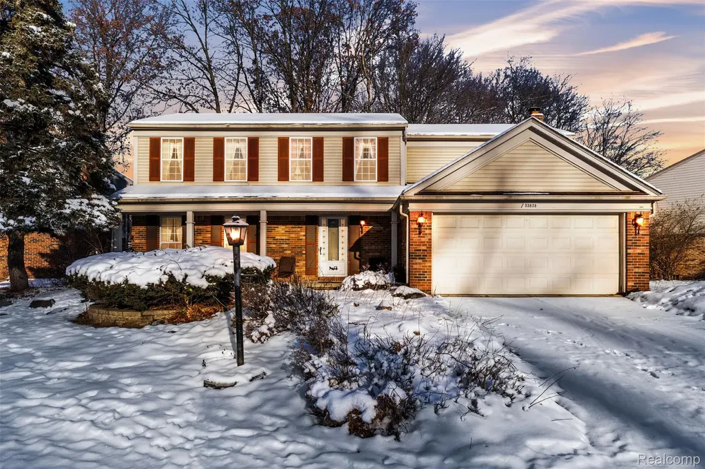 33838 Whitewood Place Westland City MI 48185