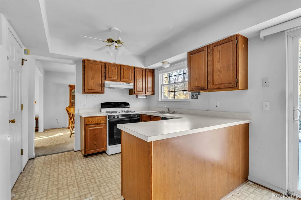 33838 Whitewood Place Westland City MI 48185