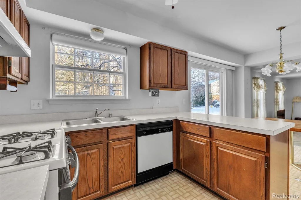33838 Whitewood Place Westland City MI 48185