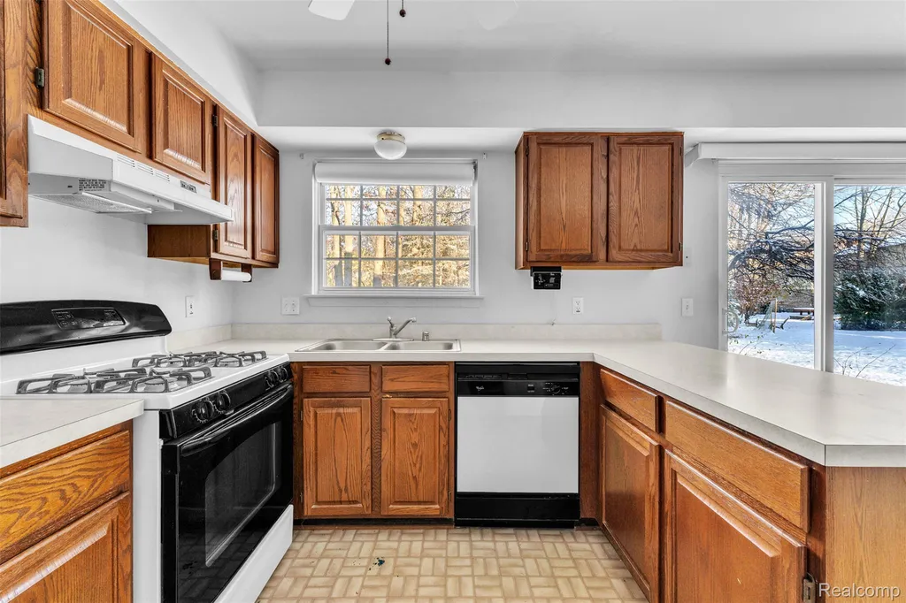 33838 Whitewood Place Westland City MI 48185