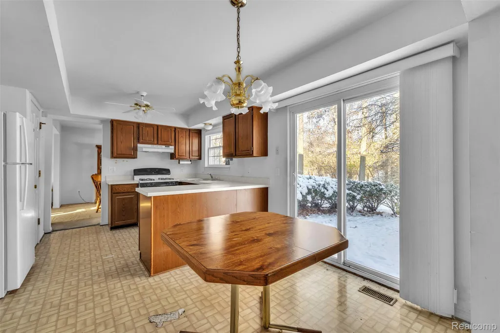 33838 Whitewood Place Westland City MI 48185