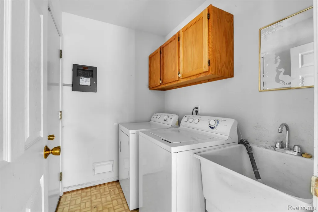 33838 Whitewood Place Westland City MI 48185