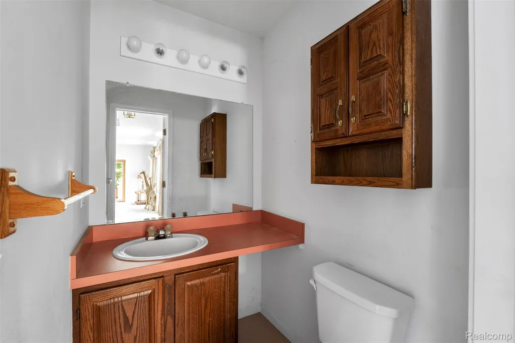 33838 Whitewood Place Westland City MI 48185