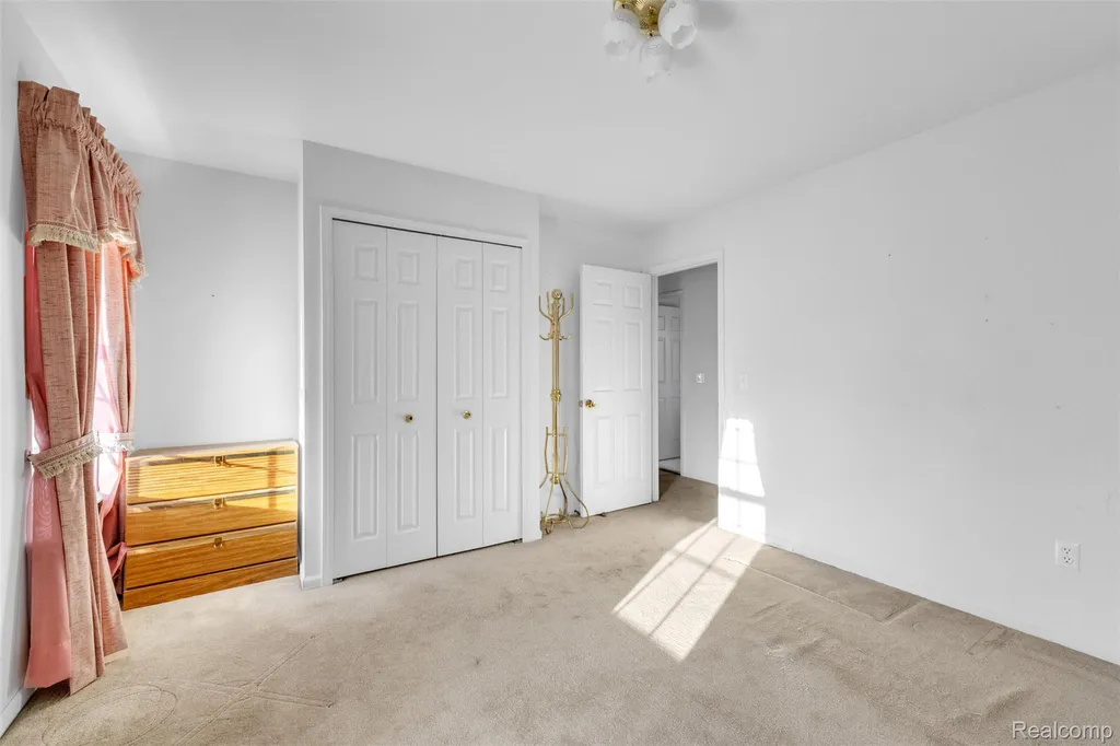 33838 Whitewood Place Westland City MI 48185