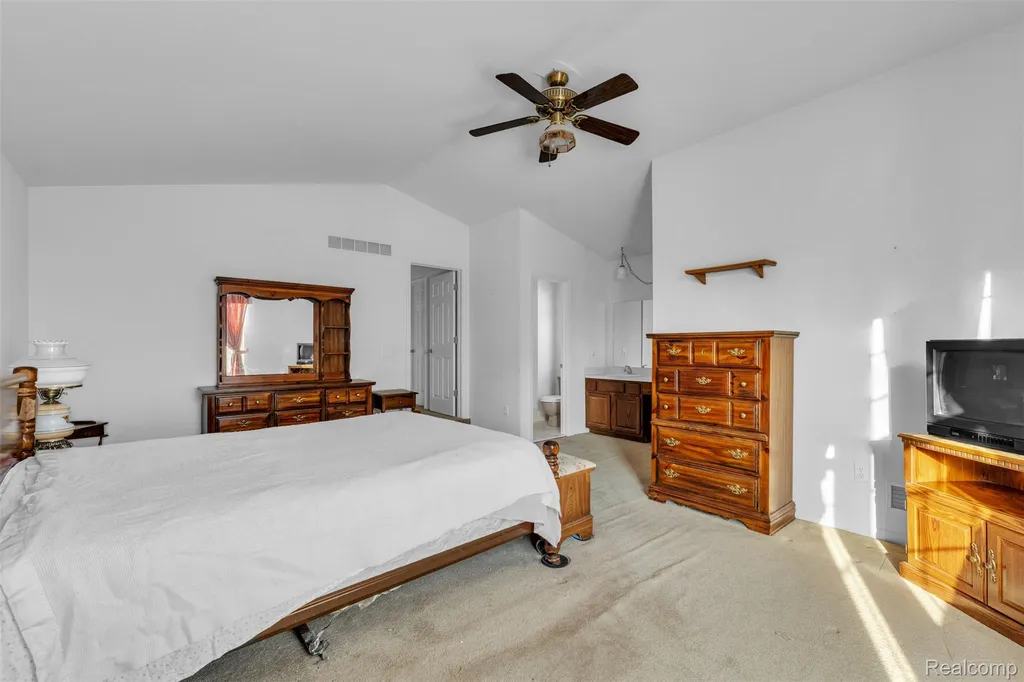 33838 Whitewood Place Westland City MI 48185