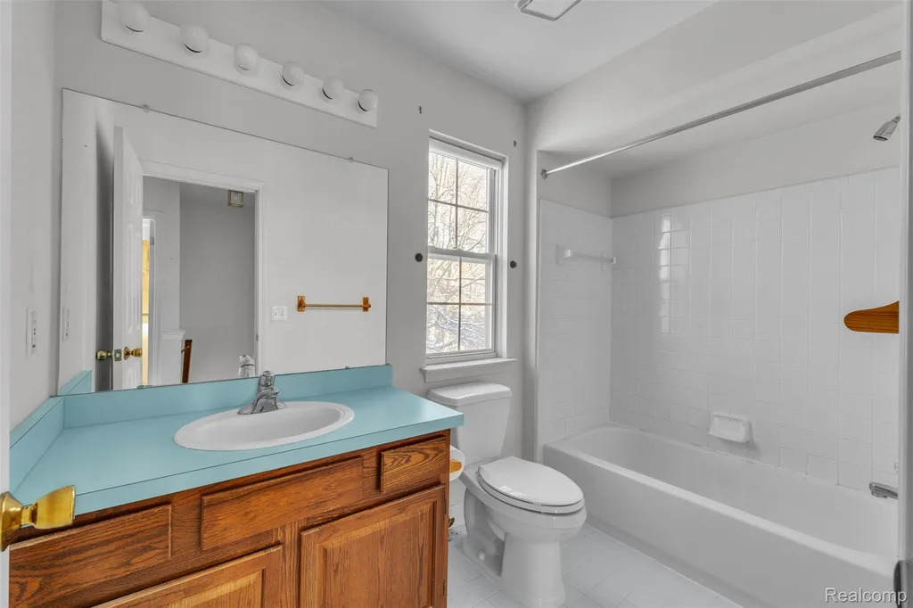 33838 Whitewood Place Westland City MI 48185