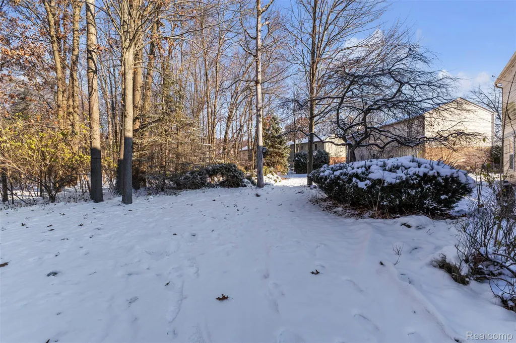 33838 Whitewood Place Westland City MI 48185