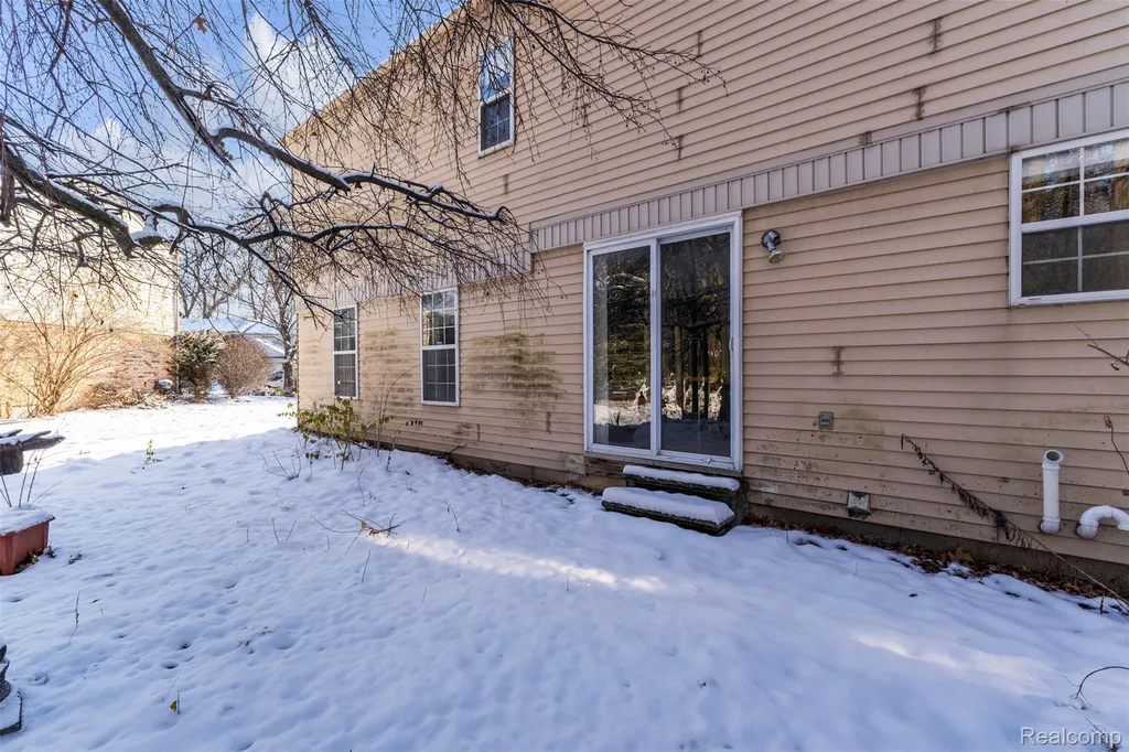 33838 Whitewood Place Westland City MI 48185
