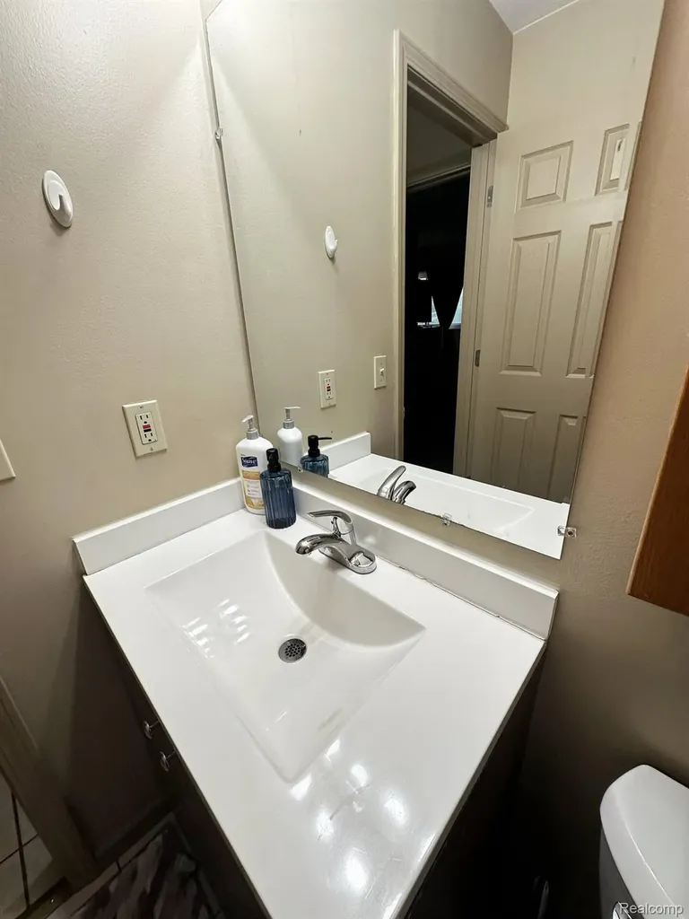 26387 N Alden Street N Madison Heights City MI 48071