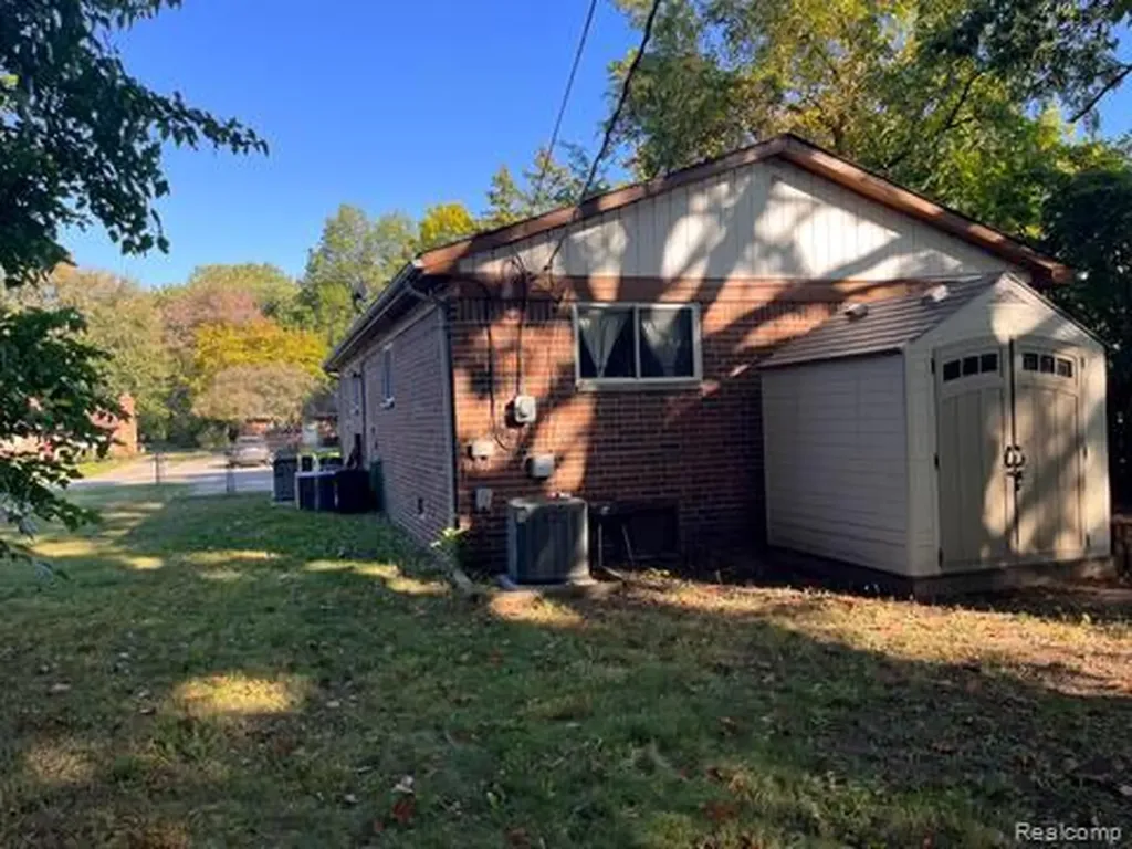 26387 N Alden Street N Madison Heights City MI 48071
