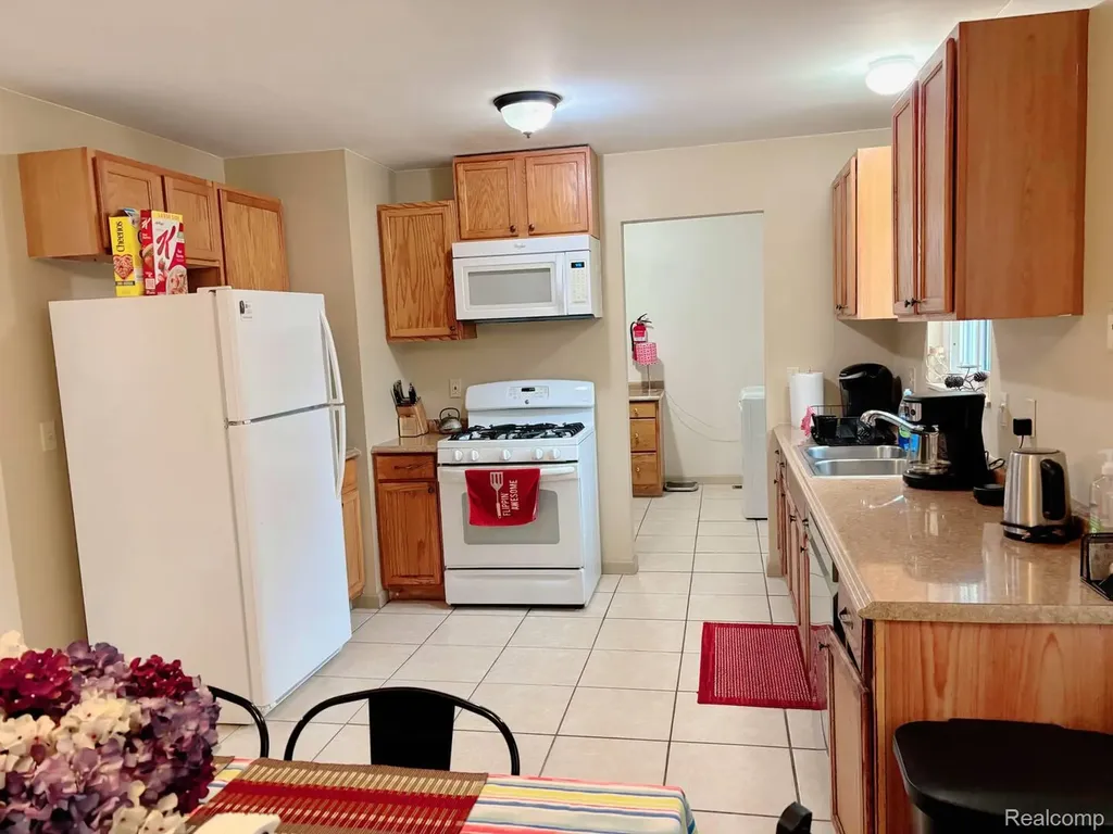26387 N Alden Street N Madison Heights City MI 48071