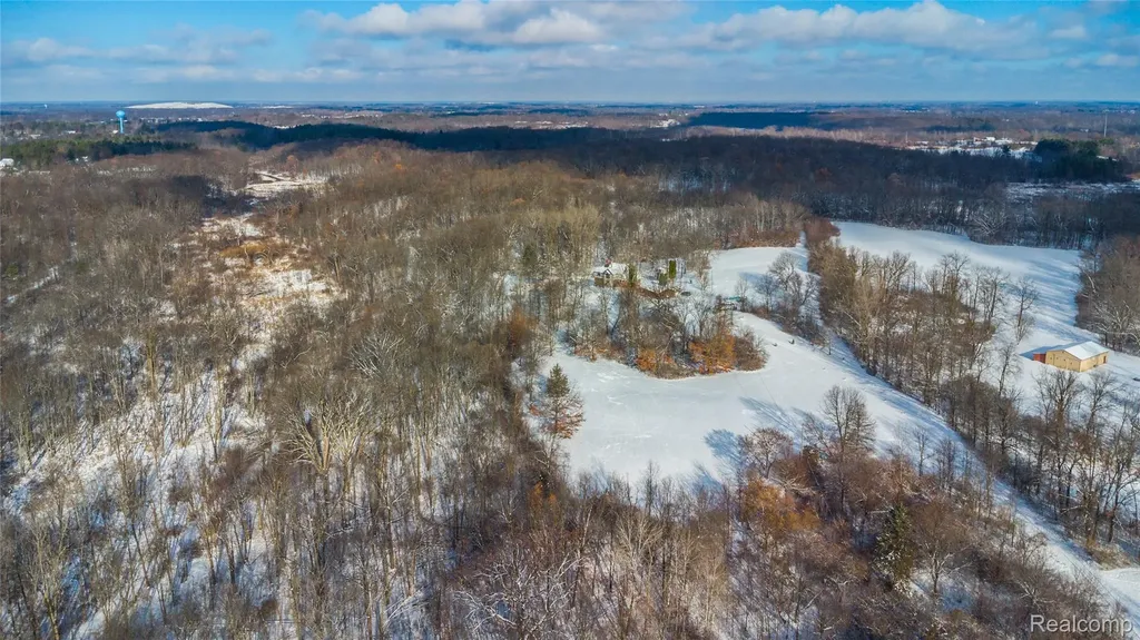 1191 Gage Road Holly Village MI 48442