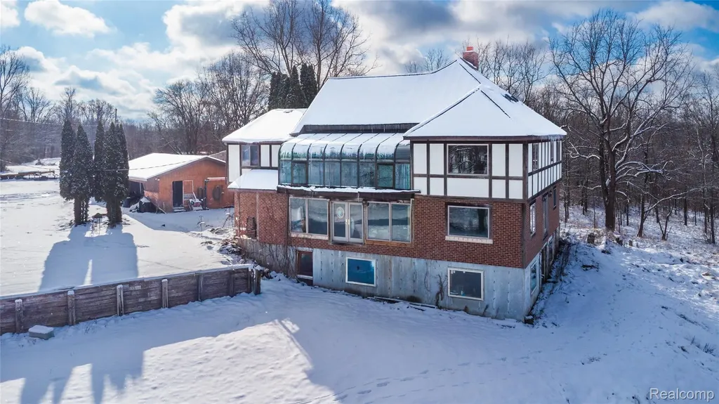 1191 Gage Road Holly Village MI 48442