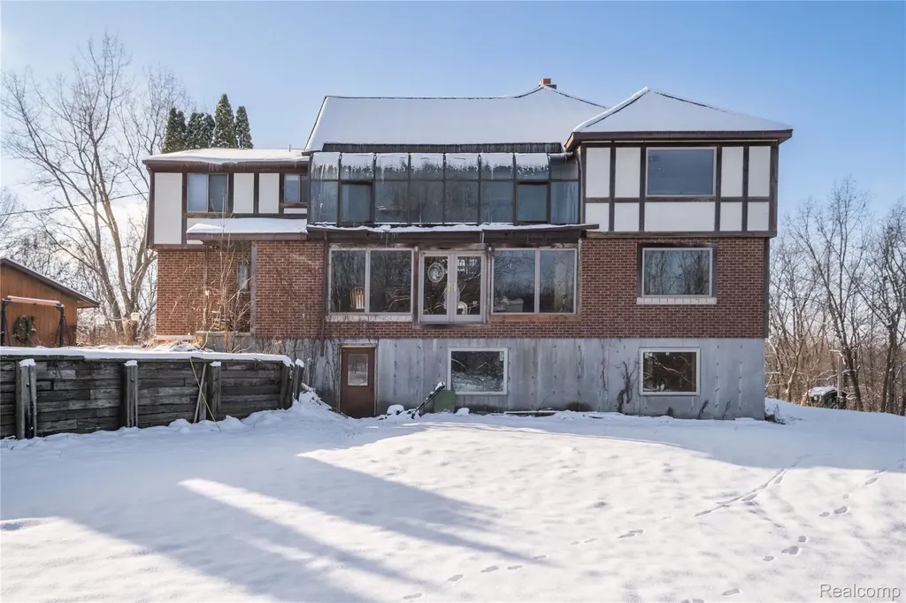 1191 Gage Road Holly Village MI 48442