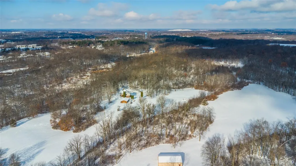 1191 Gage Road Holly Village MI 48442