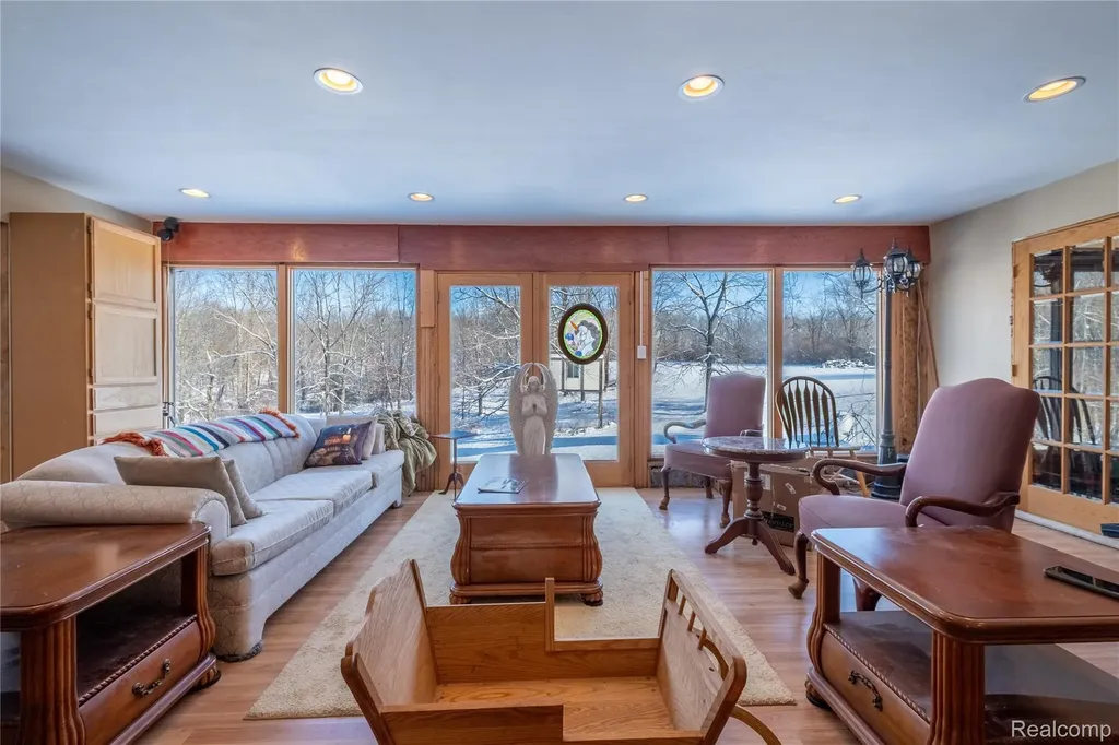 1191 Gage Road Holly Village MI 48442