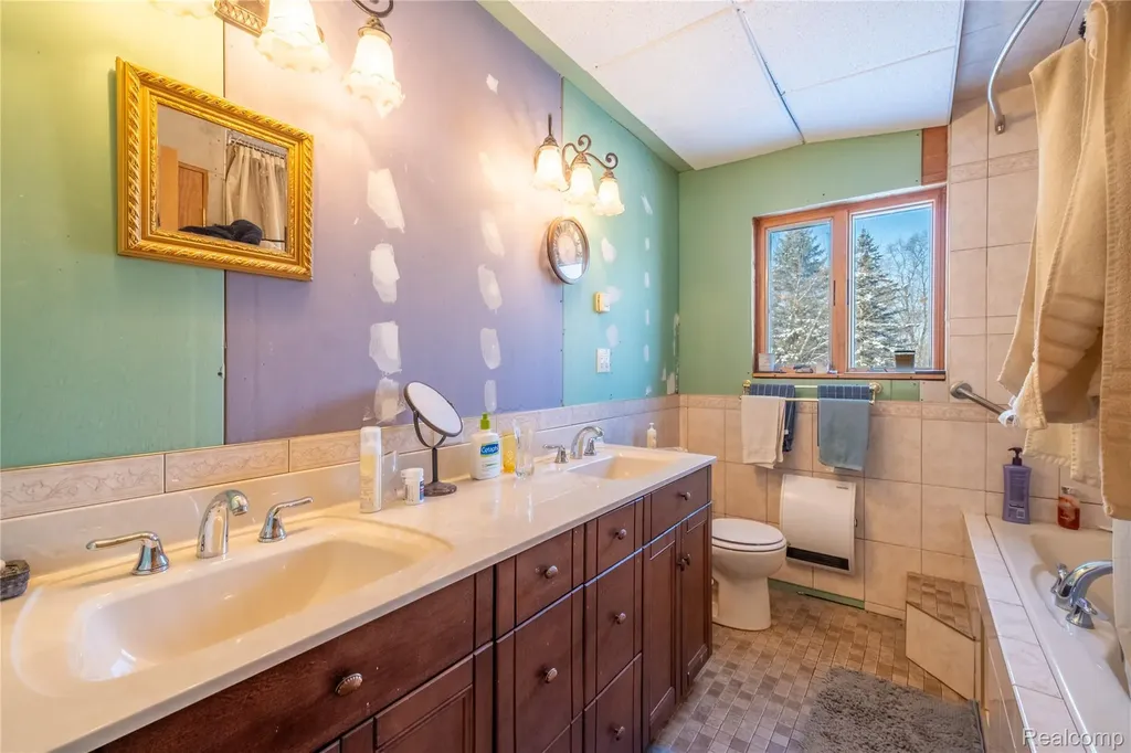 1191 Gage Road Holly Village MI 48442