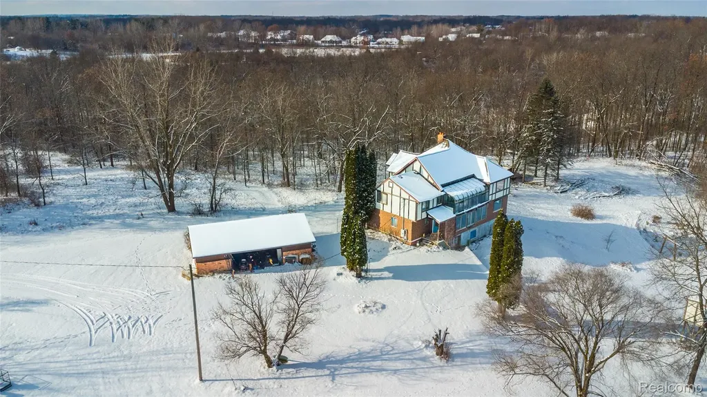 1191 Gage Road Holly Village MI 48442