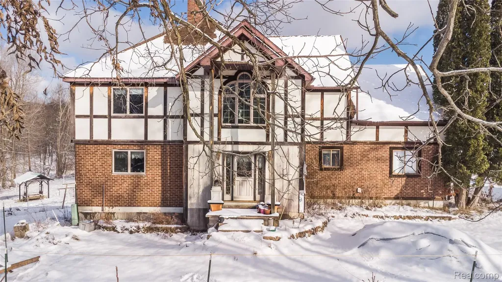 1191 Gage Road Holly Village MI 48442