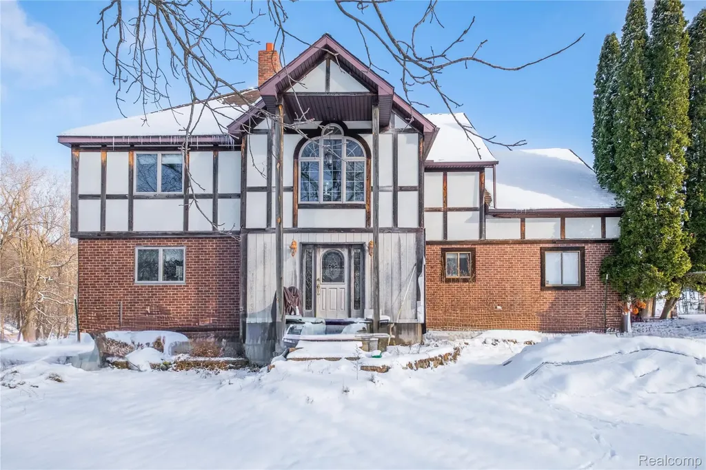 1191 Gage Road Holly Village MI 48442