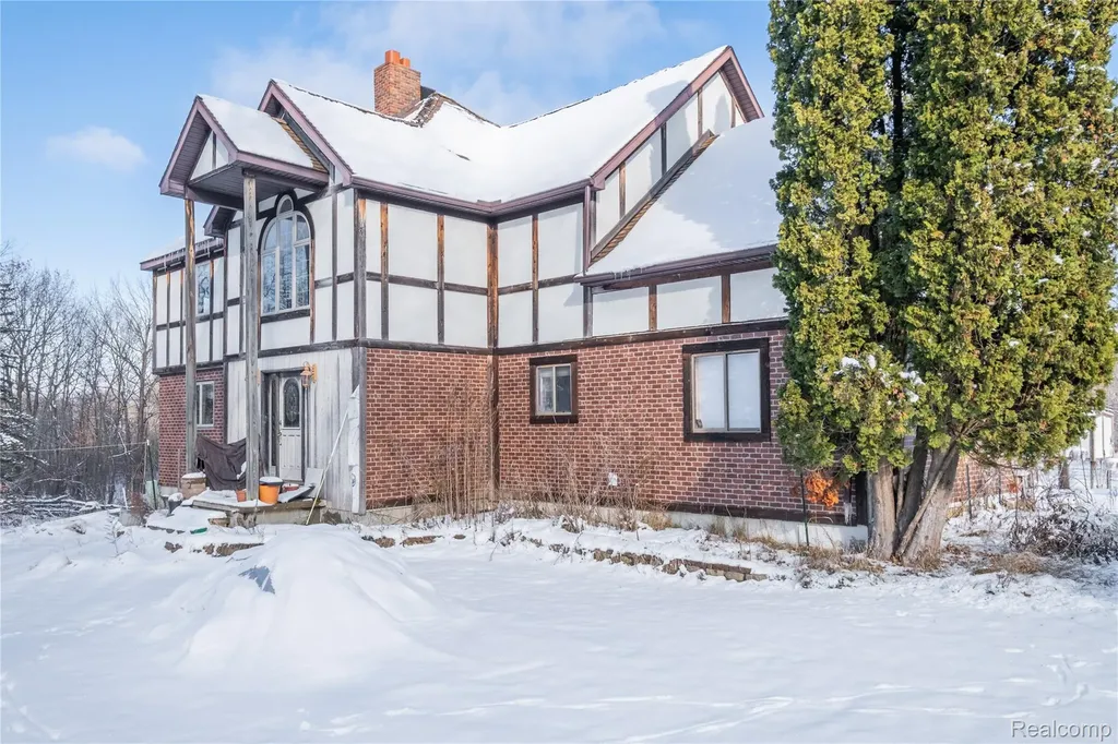 1191 Gage Road Holly Village MI 48442