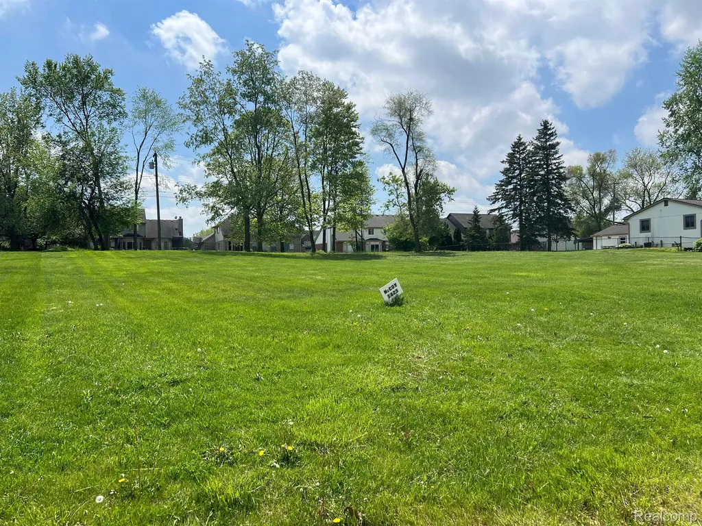 1625 Mccoy Street Commerce Charter Township MI 48390
