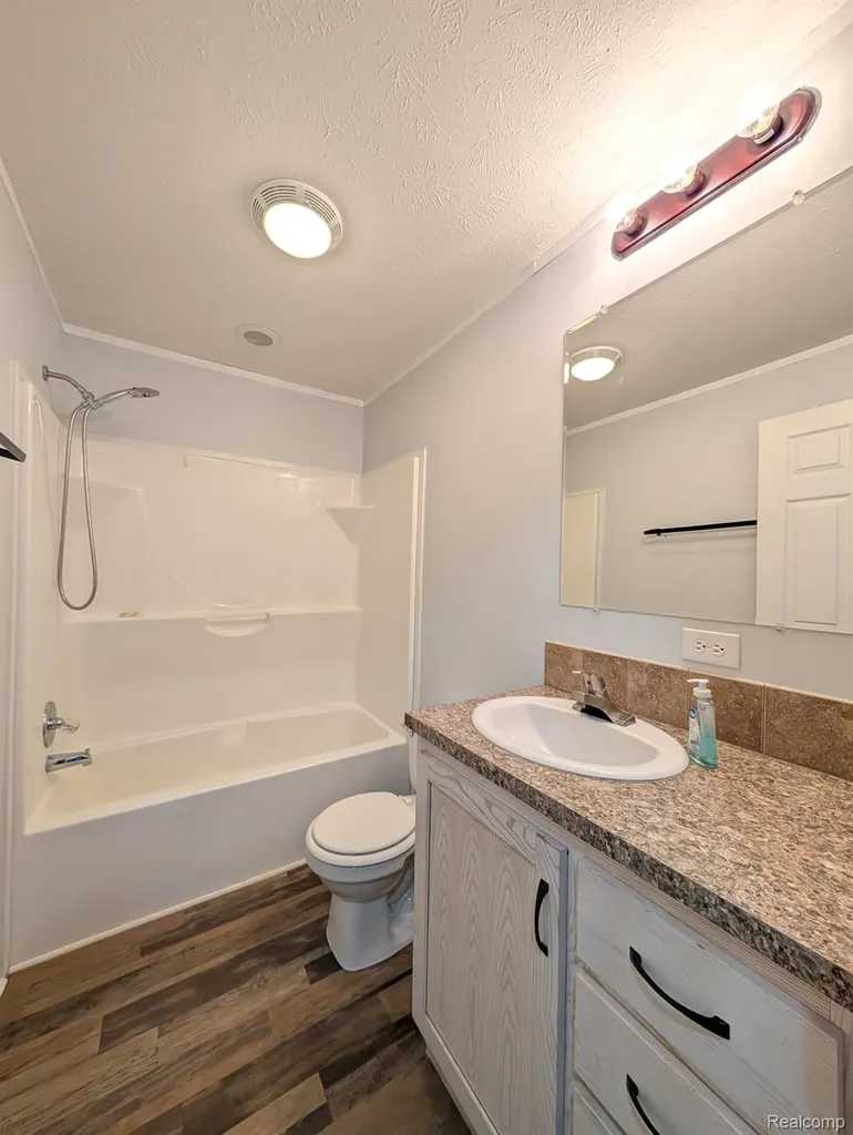 11045 Woodland Ridge Court Green Oak Township MI 48178