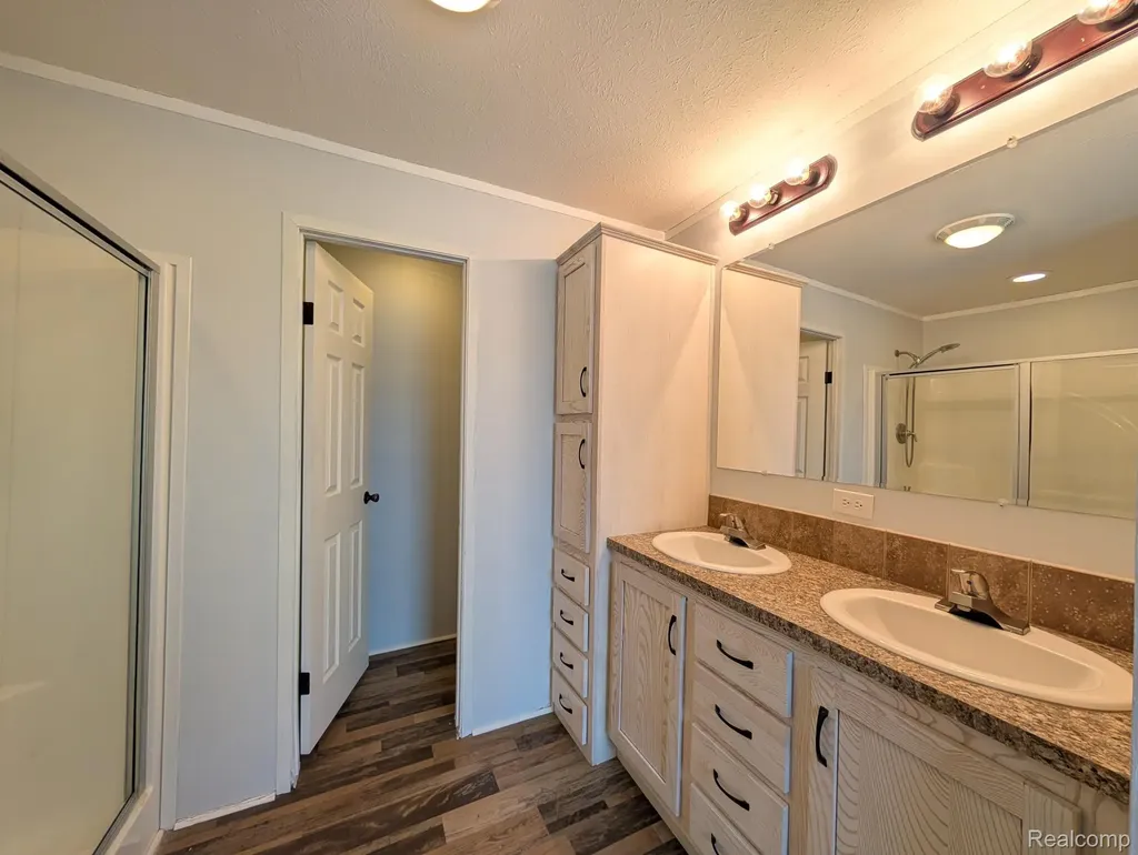 11045 Woodland Ridge Court Green Oak Township MI 48178